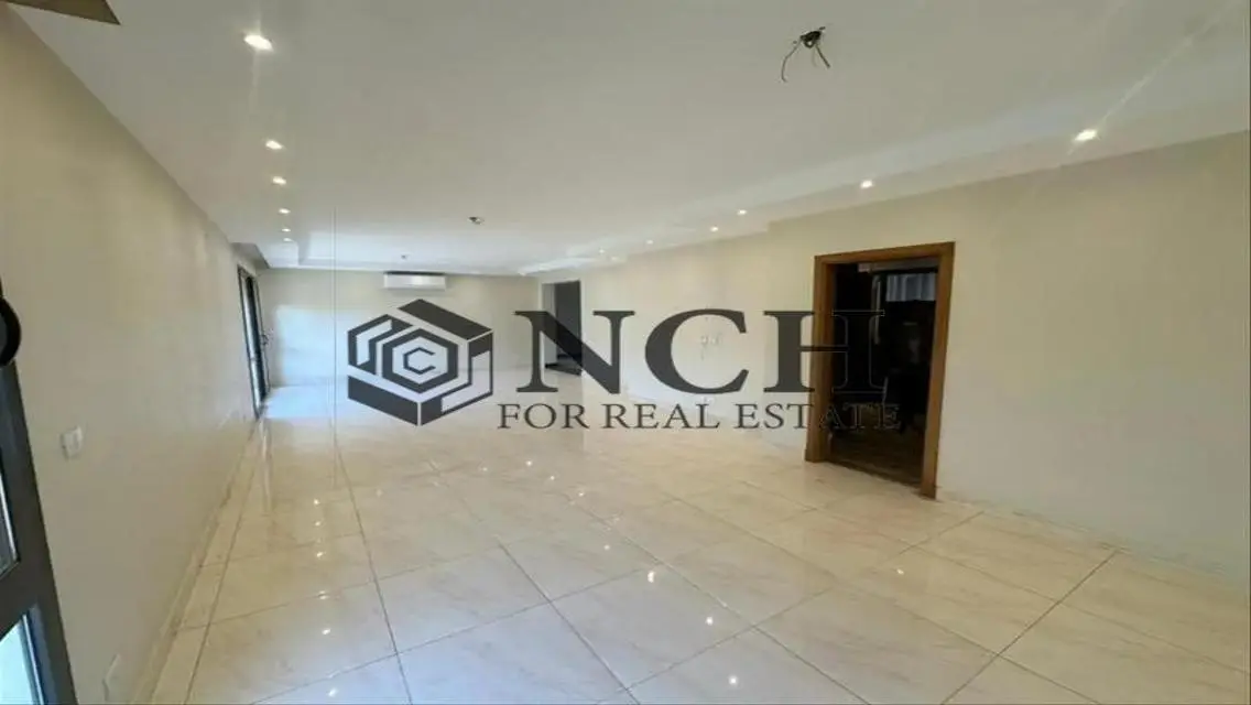 TRIPLEX 320M 4 BED FOR RENT, KITCHEN+APP AND ACS