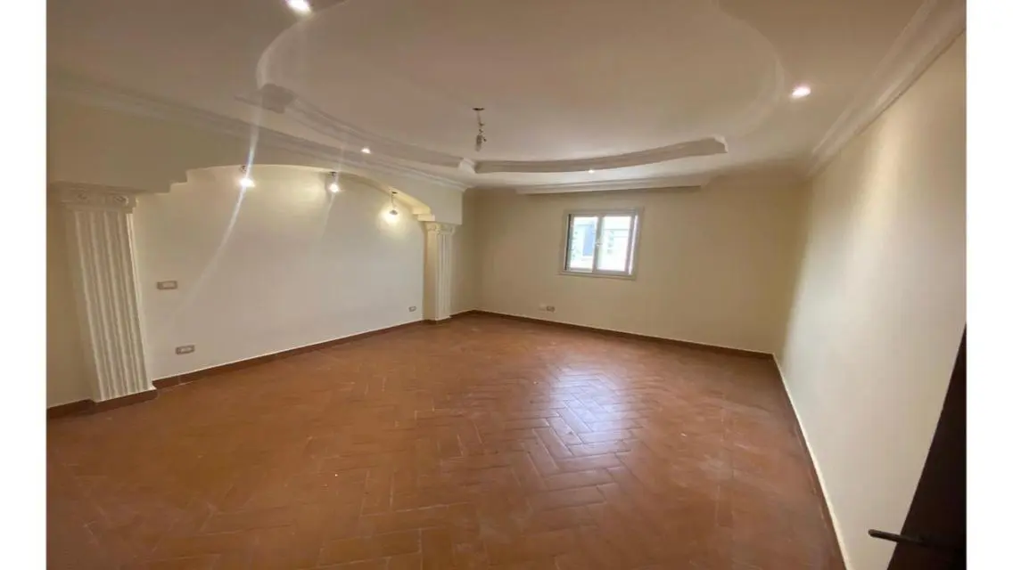 Luxury Apartment Overlooking a Major Landmark