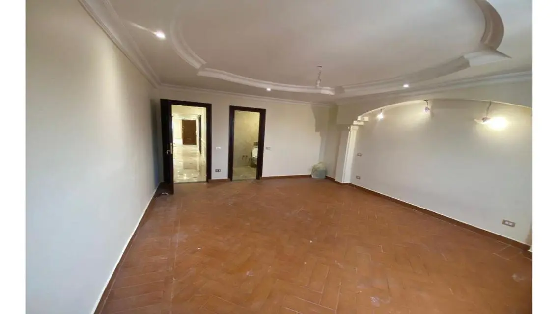 Luxury Apartment Overlooking a Major Landmark