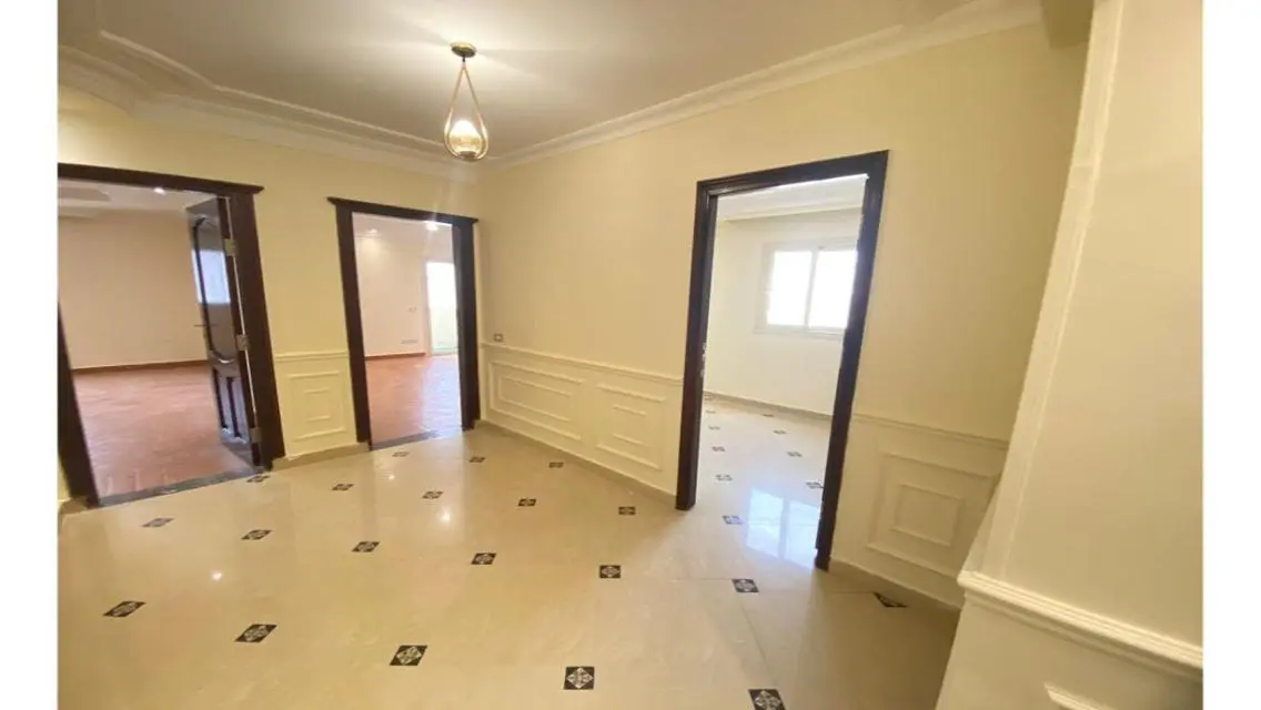 Luxury Apartment Overlooking a Major Landmark