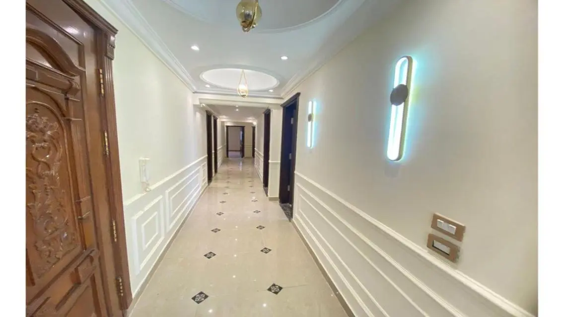 Luxury Apartment Overlooking a Major Landmark