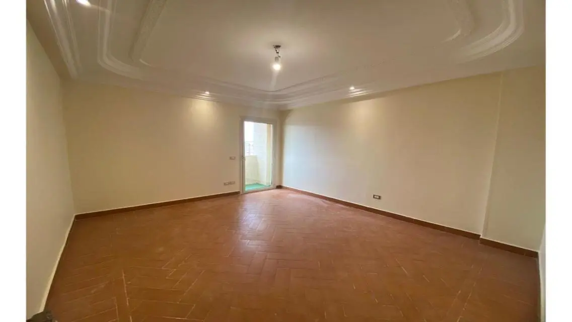 Luxury Apartment Overlooking a Major Landmark