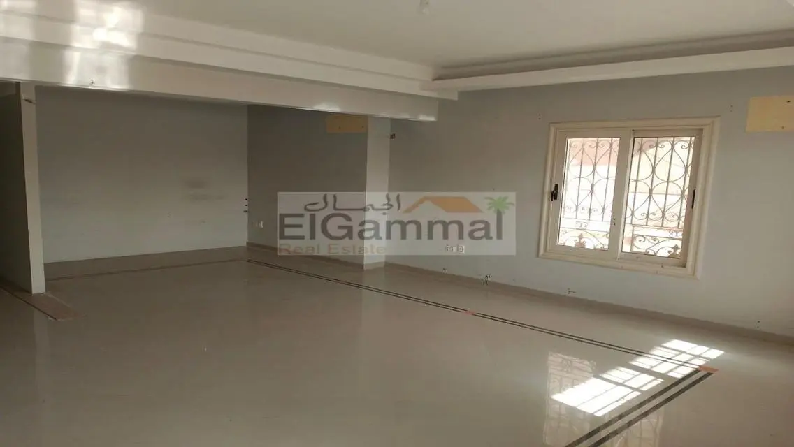 Luxurious Apartment with Spacious Private Garden