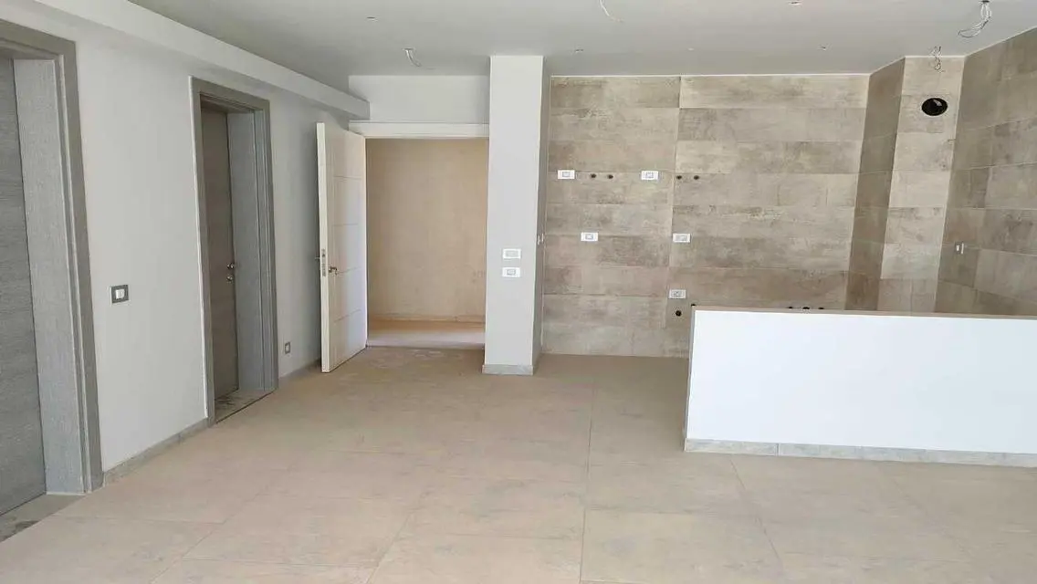 Luxury Apartment with 126 m² Space & Security Guard Overlooking a Main Landmark