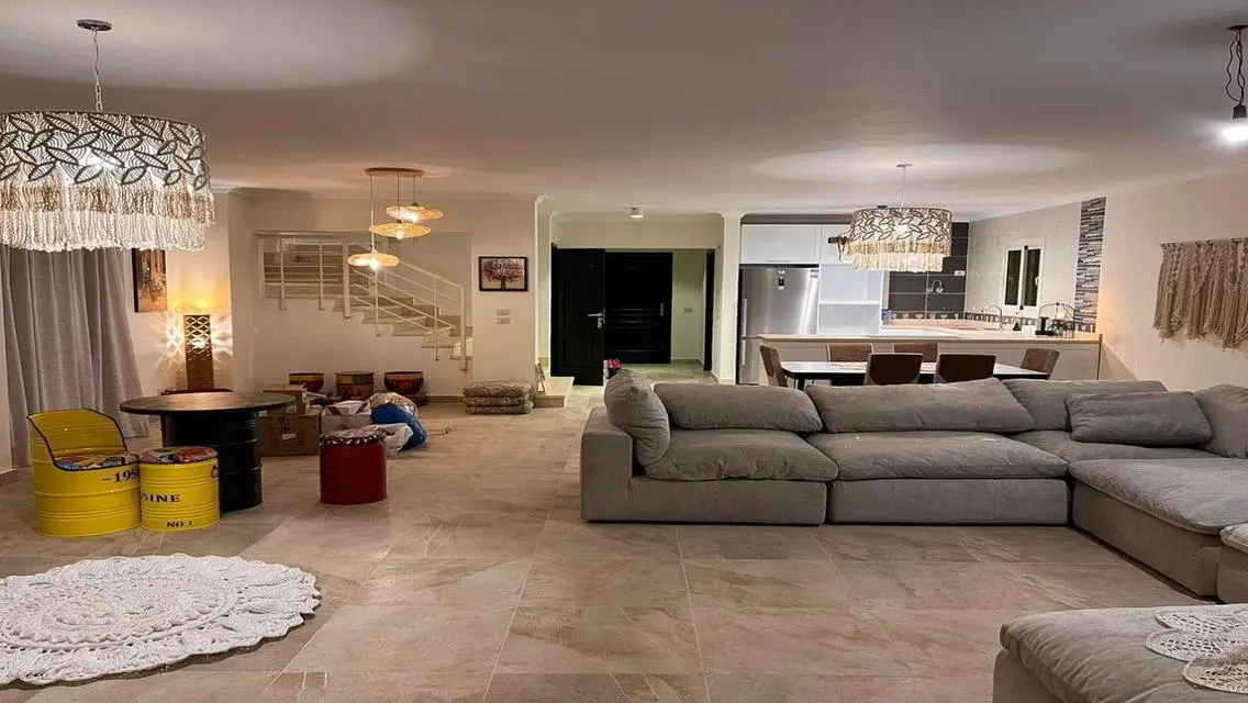 Luxury Villa Overlooking Main Landmark