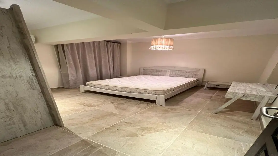 Luxury Villa Overlooking Main Landmark