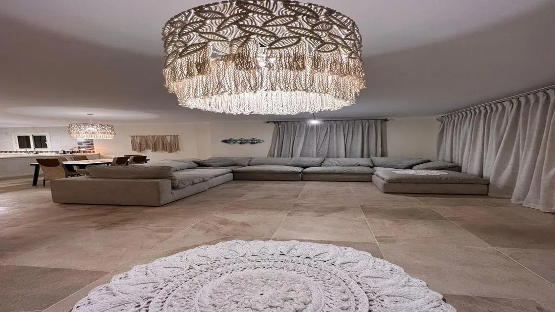 Luxury Villa Overlooking Main Landmark