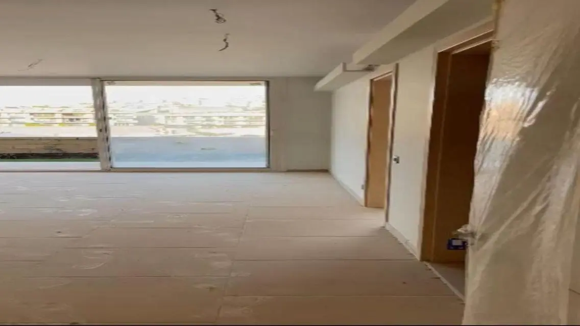 شقة فاخرة بحارس أمن وإطلالة على معلم رئيسي