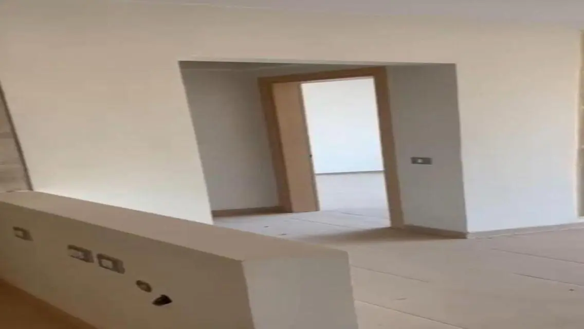 شقة فاخرة بحارس أمن وإطلالة على معلم رئيسي