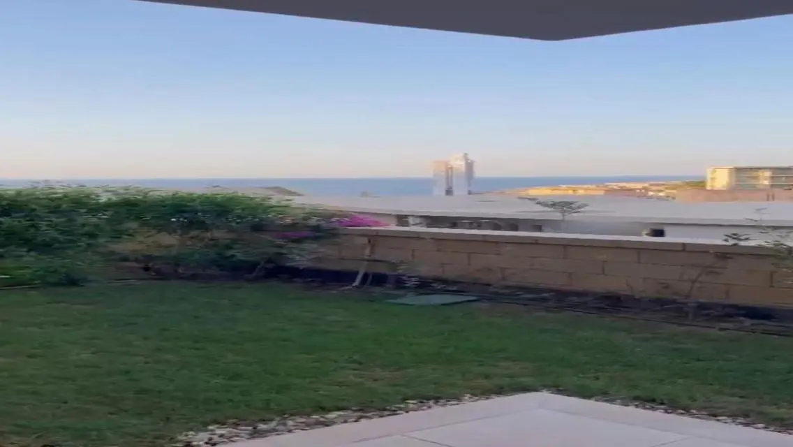 شقة فاخرة بحارس أمن وإطلالة على معلم رئيسي