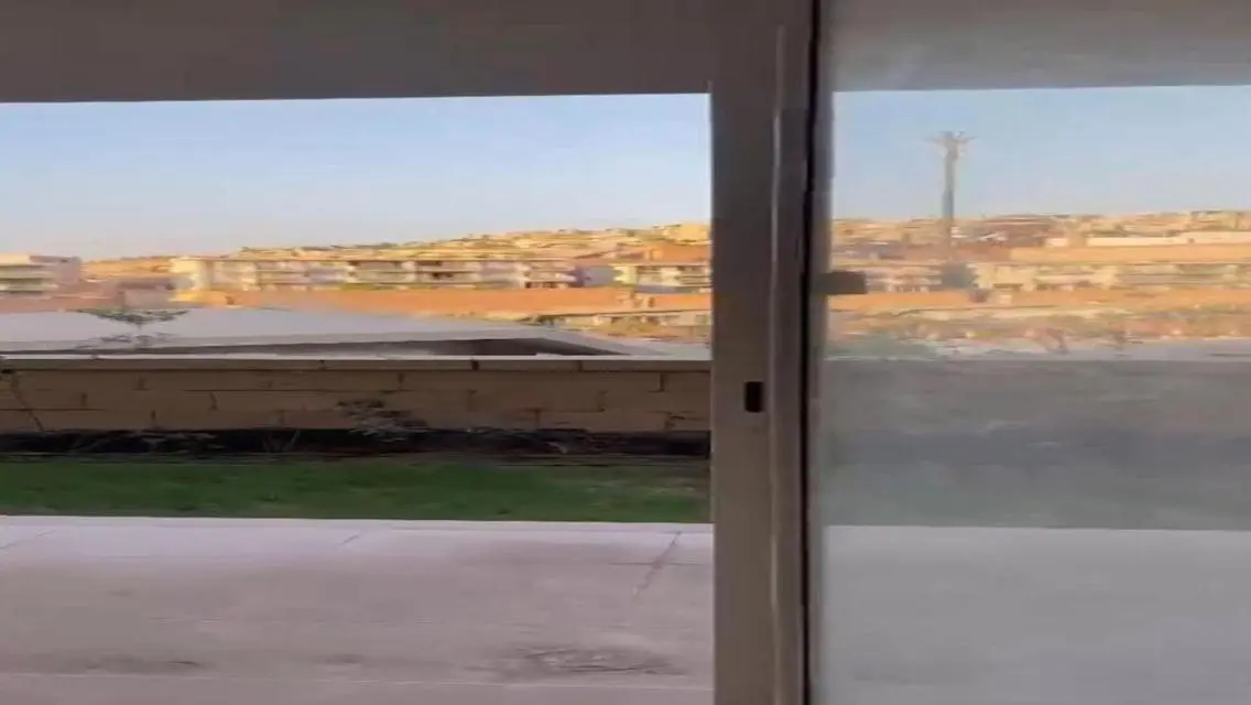 شقة فاخرة بحارس أمن وإطلالة على معلم رئيسي