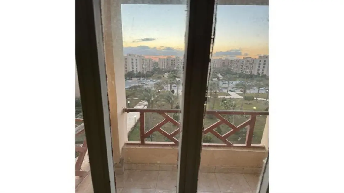 شقة مع شرفة للإيجار