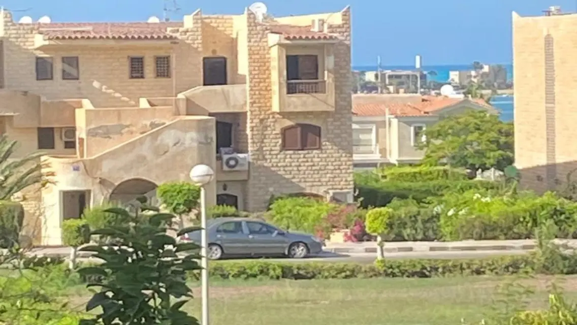 شقة فاخرة للبيع مع مناظر رائعة على البحيرات
