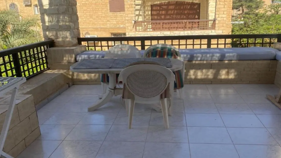 شقة فاخرة للبيع مع مناظر رائعة على البحيرات