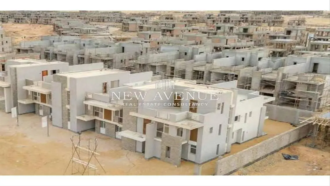 منزل فخم للبيع بحديقة خاصة ونادي صحي مشترك