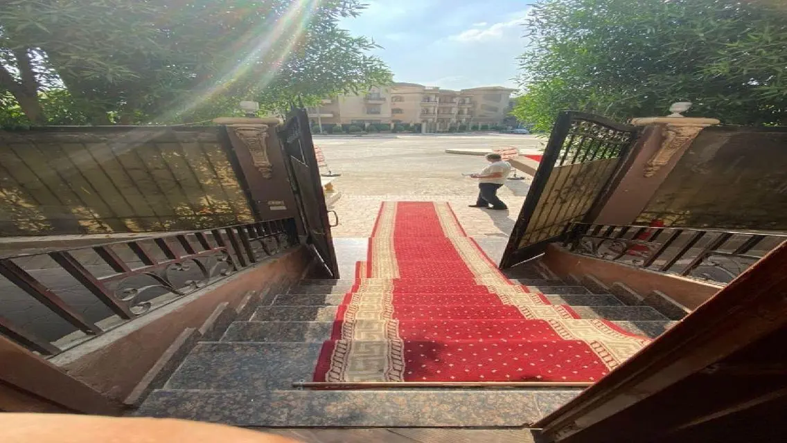 فيلا دوبلكس للإيجار مع مدخل خاص وحديقة في منطقة حيوية