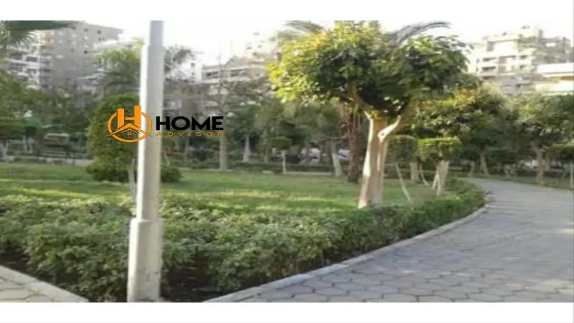 عقار مميز للبيع بمساحة شاسعة
