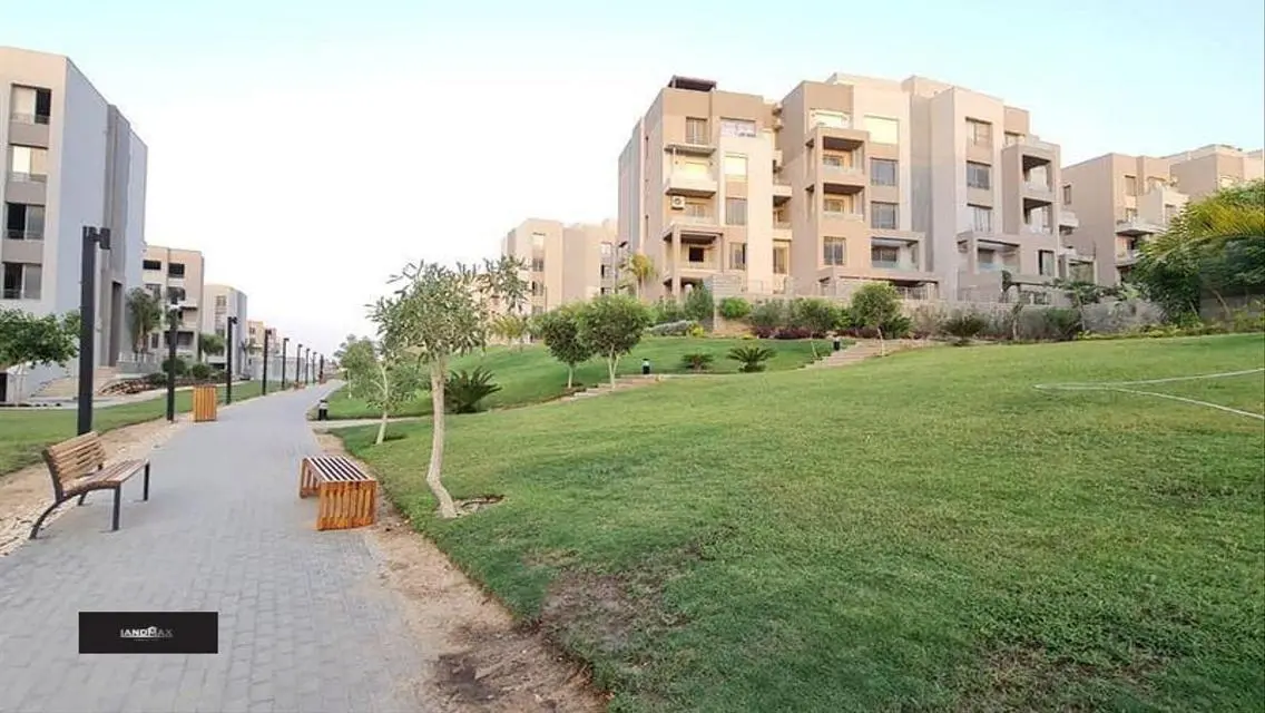 شقة فاخرة للبيع بمساحة 285 متر تطل على بحيرات