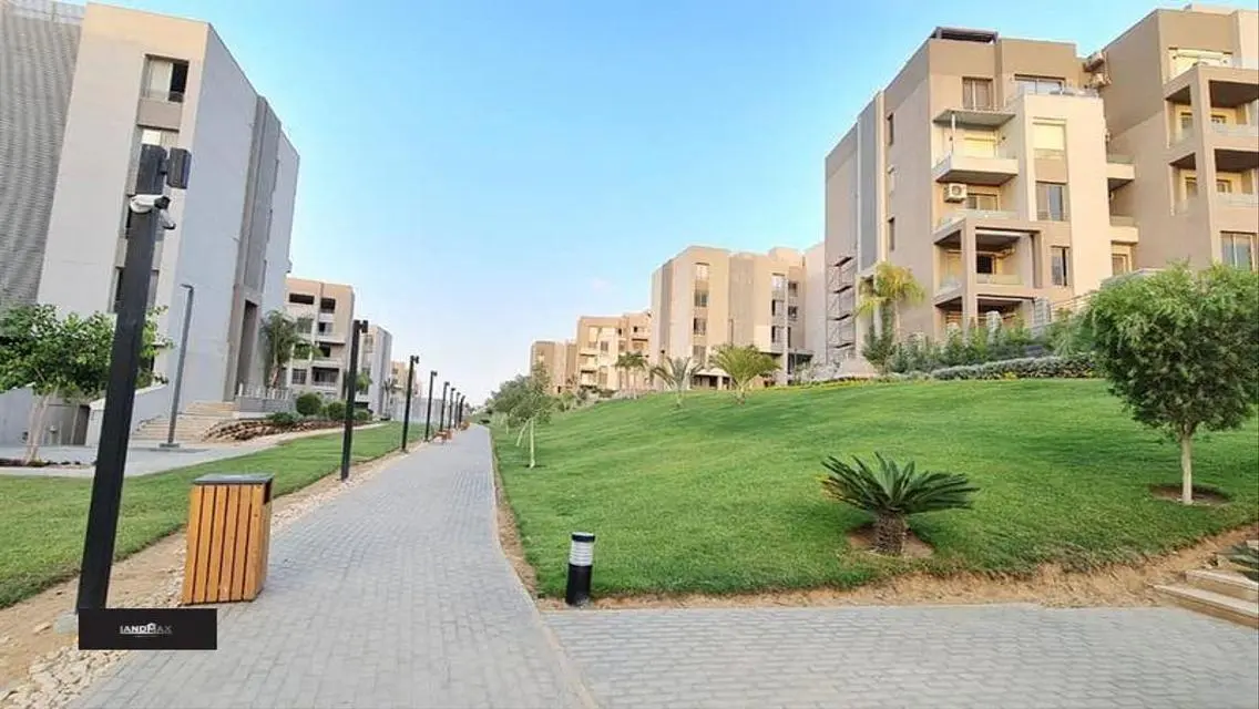 شقة فاخرة للبيع بمساحة 285 متر تطل على بحيرات