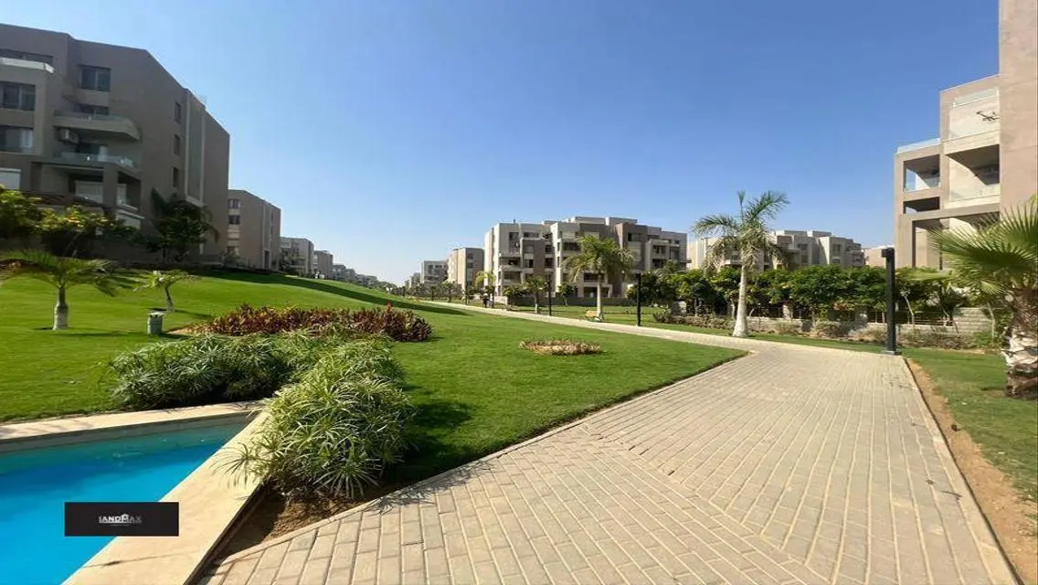 شقة فاخرة للبيع بمساحة 285 متر تطل على بحيرات