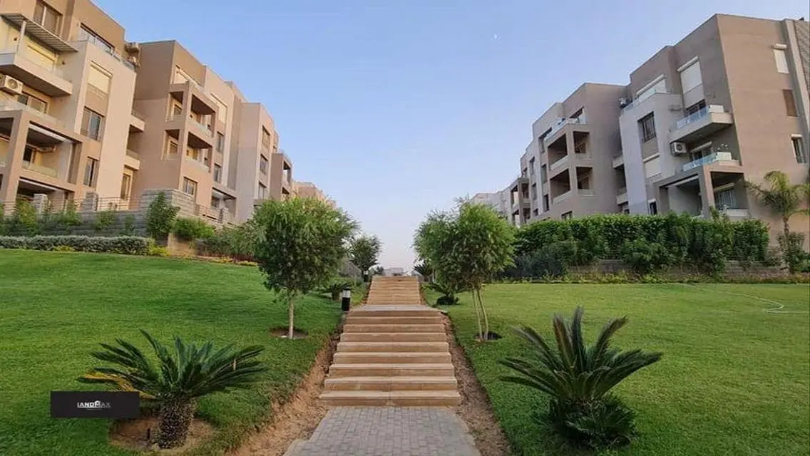 شقة فاخرة للبيع بمساحة 285 متر تطل على بحيرات