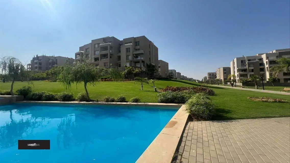 شقة فاخرة للبيع بمساحة 285 متر تطل على بحيرات
