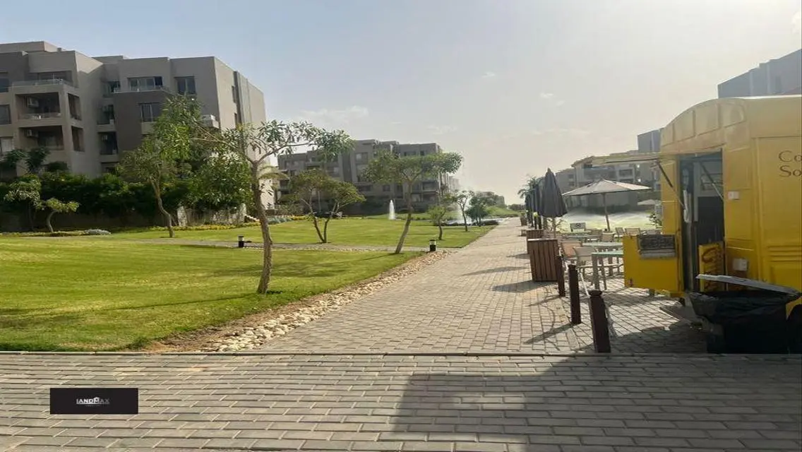 شقة فاخرة للبيع بمساحة 285 متر تطل على بحيرات