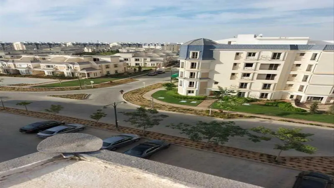فيلا فاخرة للبيع بمساحة واسعة مع حديقة ومسبح خاص