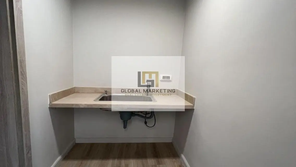 Spacious 600 Sq Meter Office for Rent