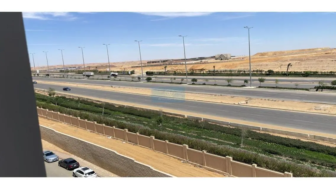 وحدة سكنية مميزة مع شرفة وحارس أمن