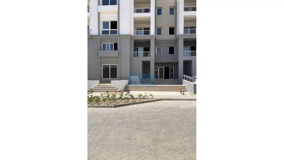 وحدة سكنية مميزة مع شرفة وحارس أمن