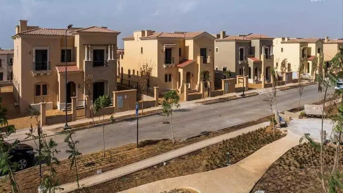 فيلا فاخرة للبيع بمساحة واسعة وحديقة خاصة