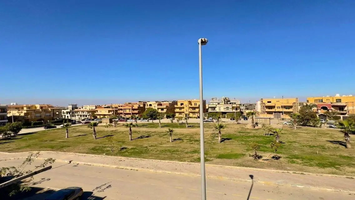 فيلا فاخرة للبيع بمساحة شاسعة