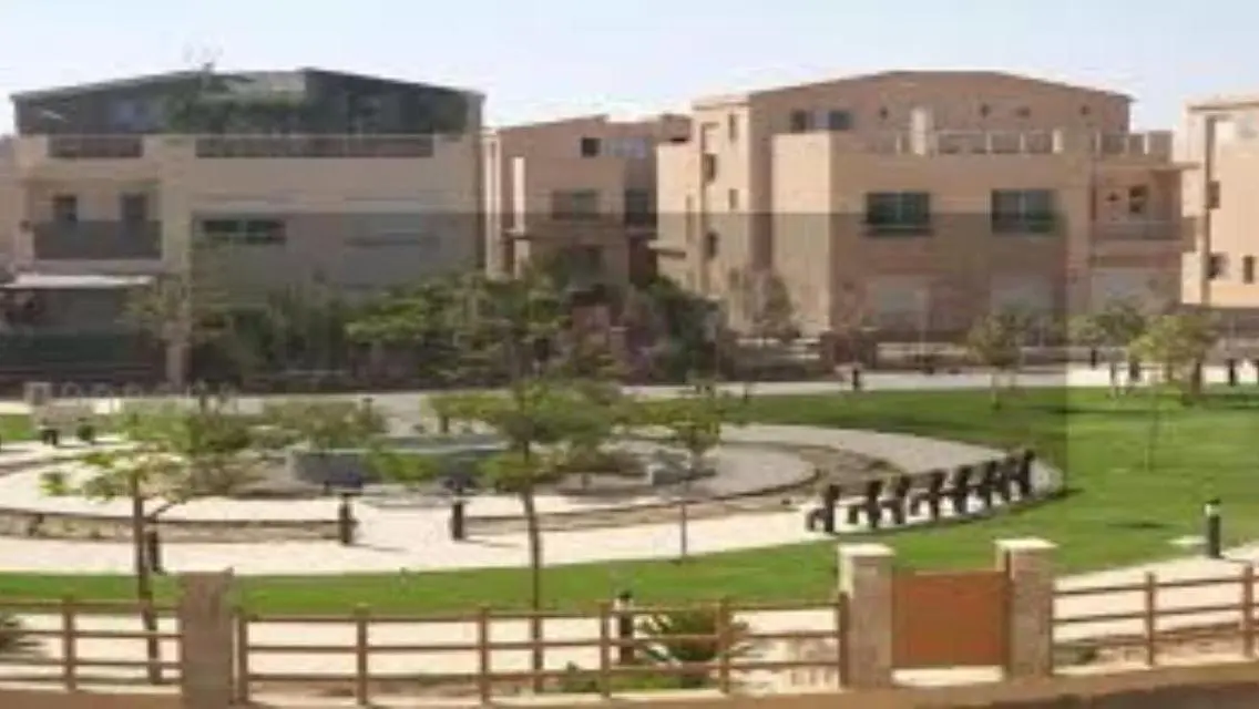 منزل فاخر مع جيم وحمام سباحة في قلب المدينة
