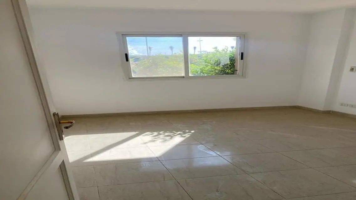 شقة مميزة في ب6 مع شرفة