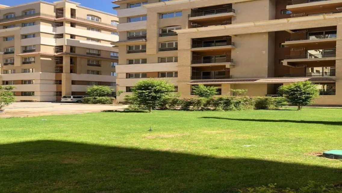 فيلا فاخرة للبيع في المعصرة بحديقة خاصة ومسبح