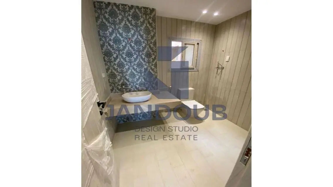 Stunning Apartment in Platinum at a Great Price
