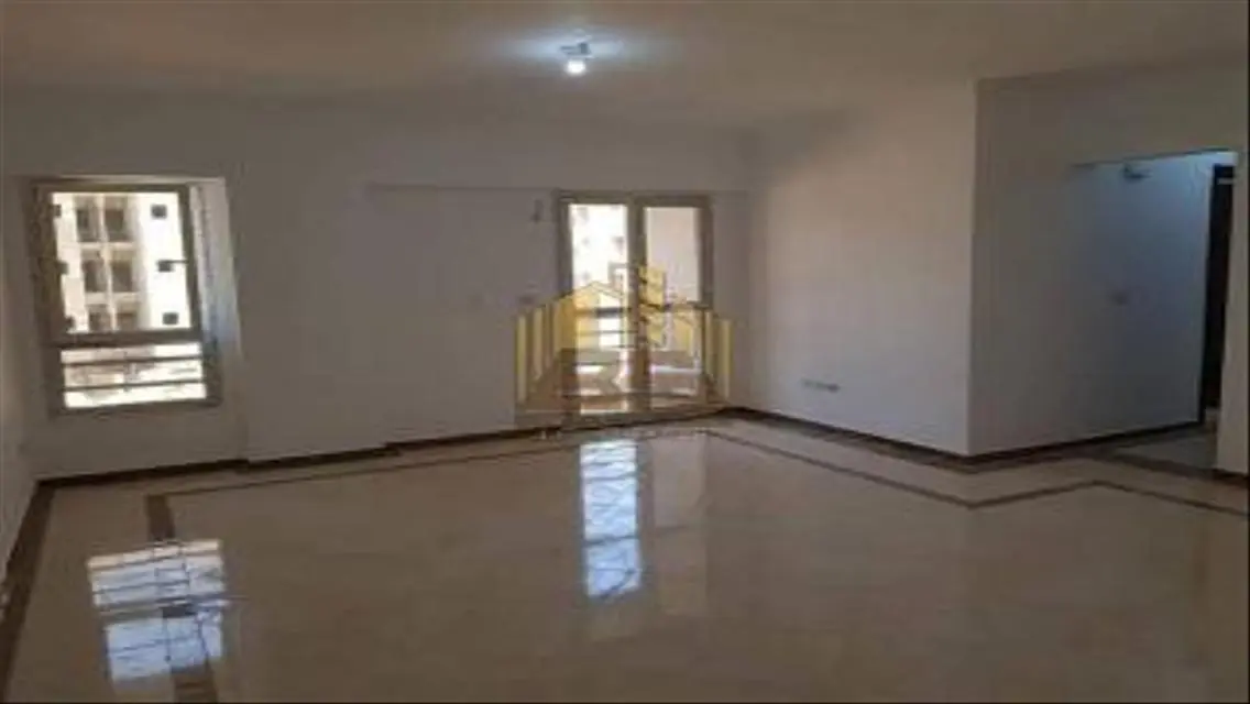 شقة فاخرة للبيع مع إطلالة رائعة على المعلم الرئيسي