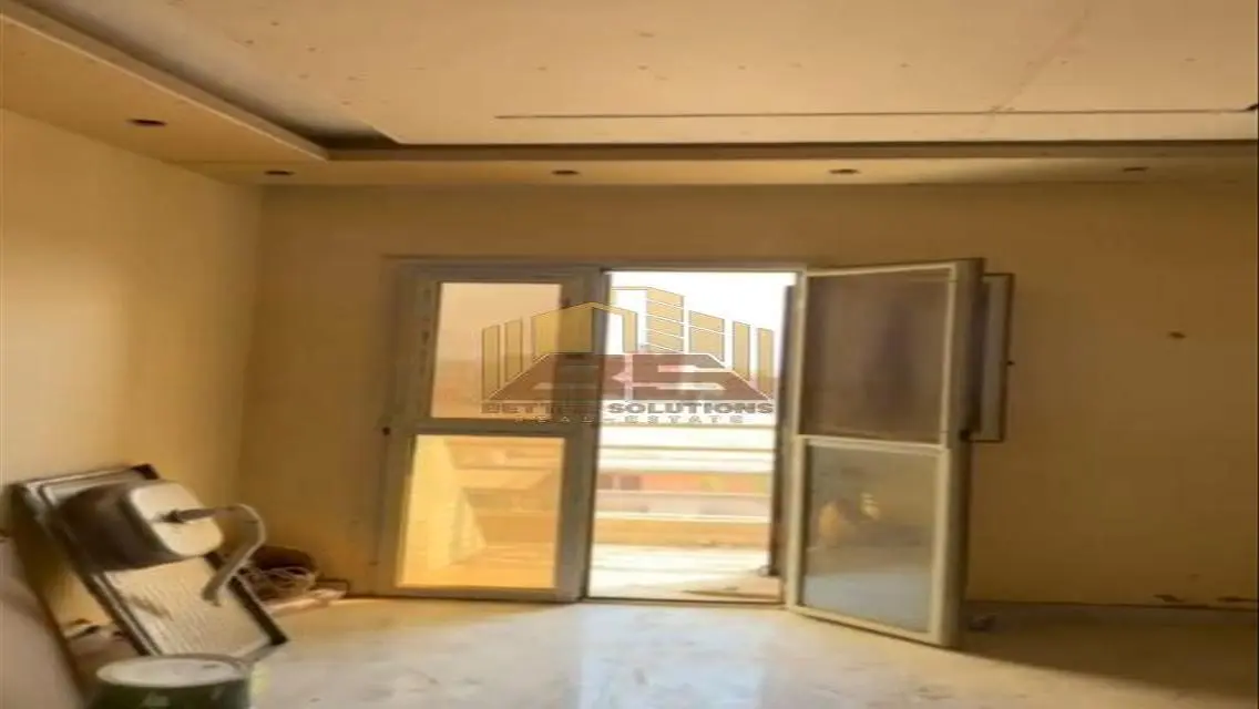 شقة للبيع داخل كمبوند سكن مصر في العبور الجديدة .