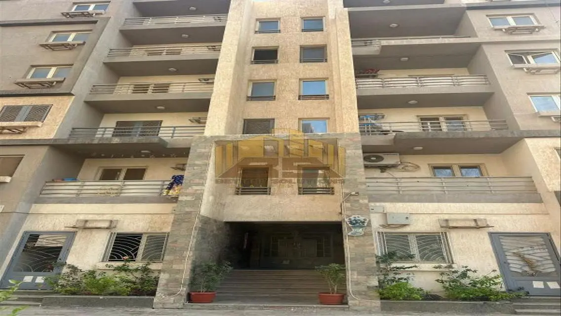شقة للبيع داخل كمبوند سكن مصر في العبور الجديدة .
