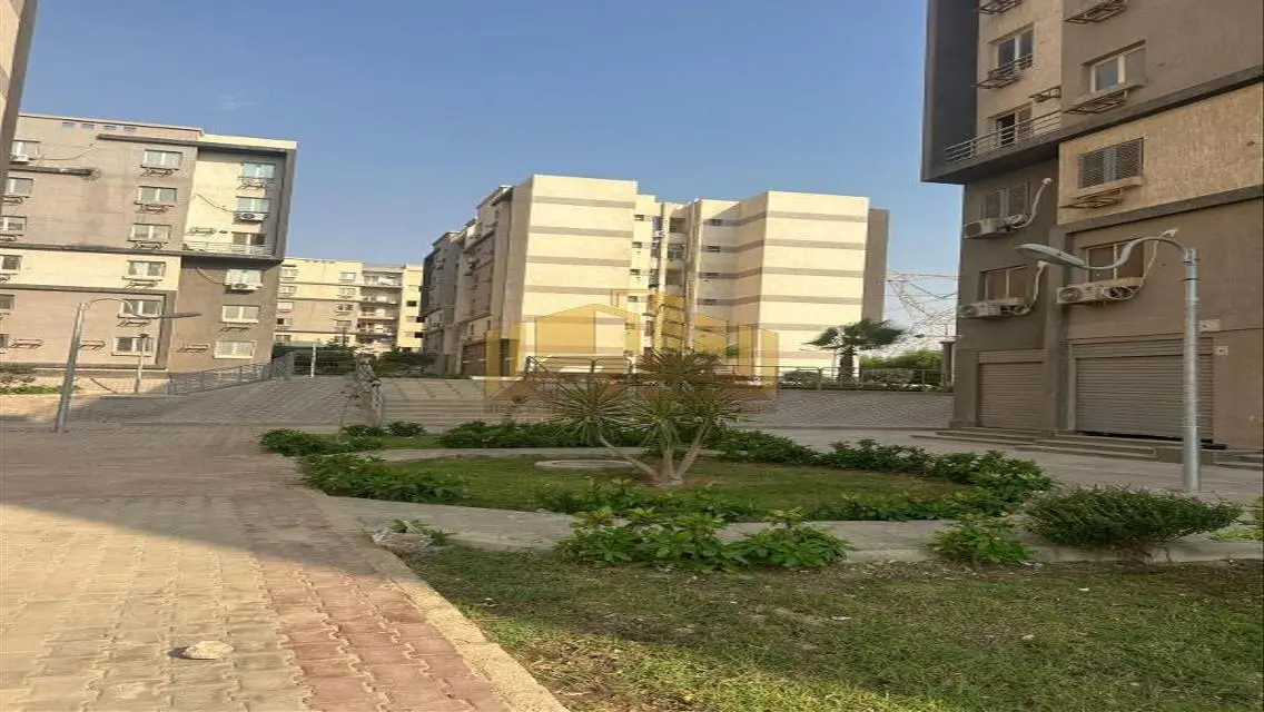 شقة للبيع داخل كمبوند سكن مصر في العبور الجديدة .