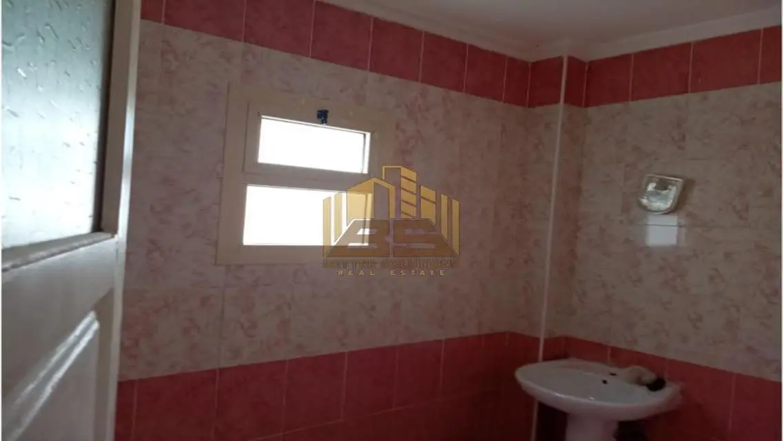 شقه للبيع في حي الكرامه العبور الجديدة