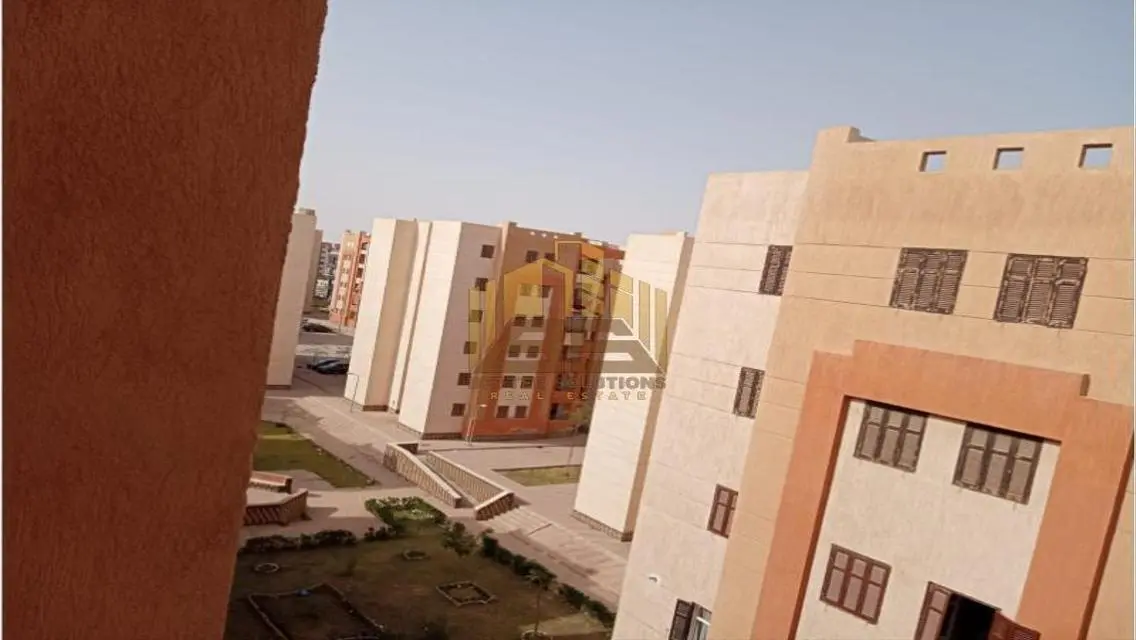 شقه للبيع في حي الكرامه العبور الجديدة
