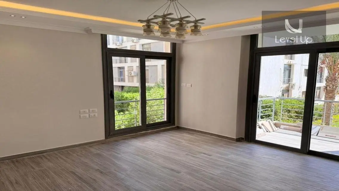 شقة للايجار لقطة اول سكن نص مفروشة في تاج سلطان