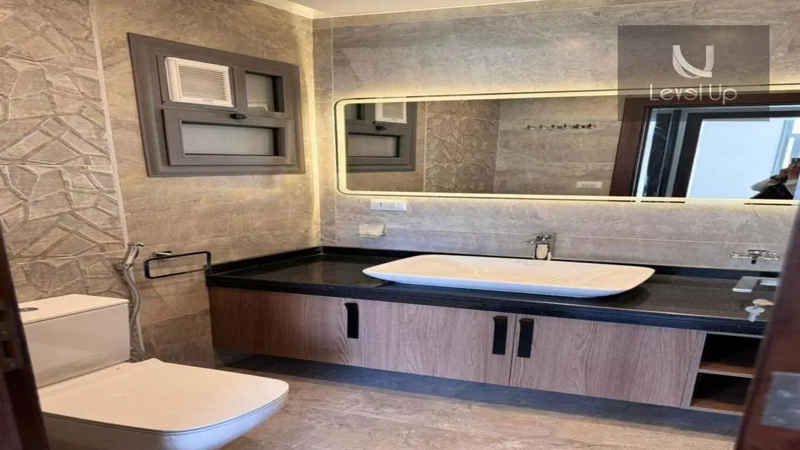 شقة للايجار لقطة اول سكن نص مفروشة في تاج سلطان