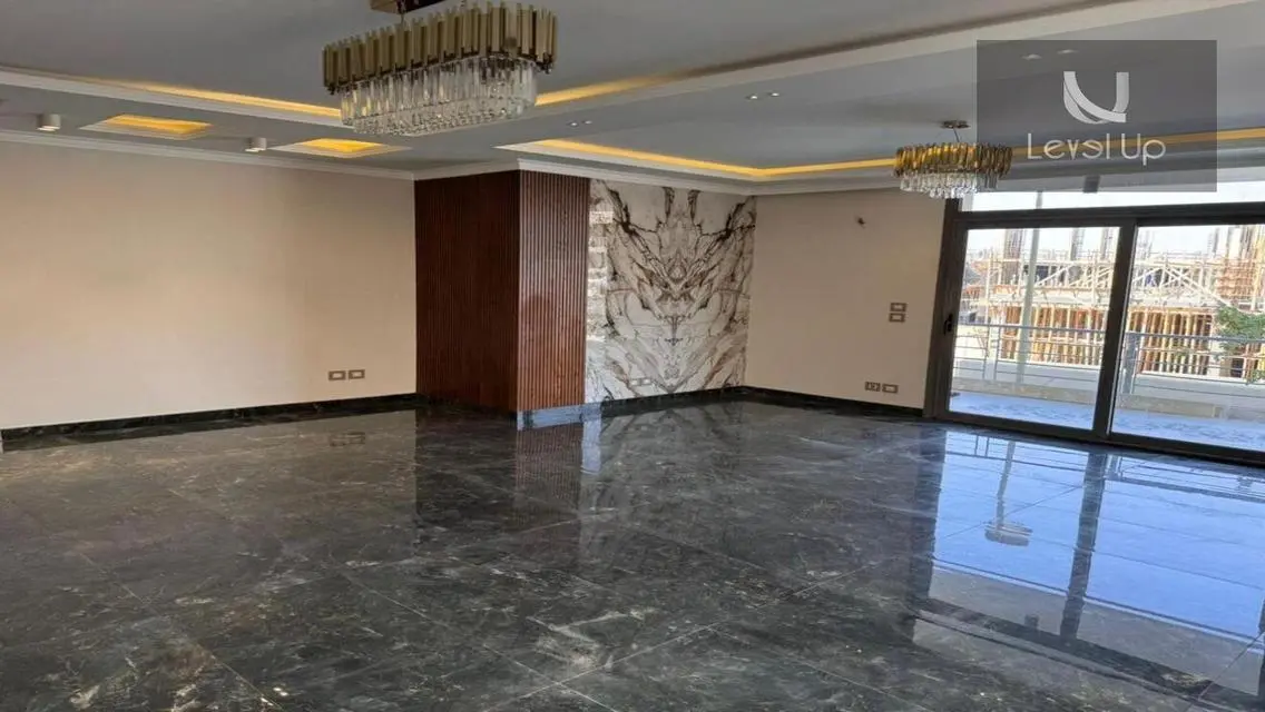 شقة للايجار لقطة اول سكن نص مفروشة في تاج سلطان