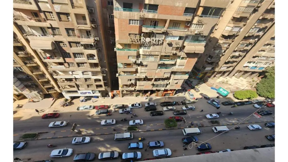 للبيع شقه لقطه بشارع النيل بجوار الخدمات          