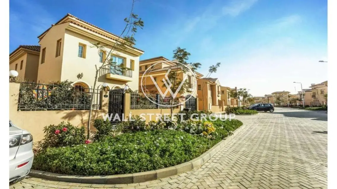 Twinhouse for sale 235m new cairo hyde park