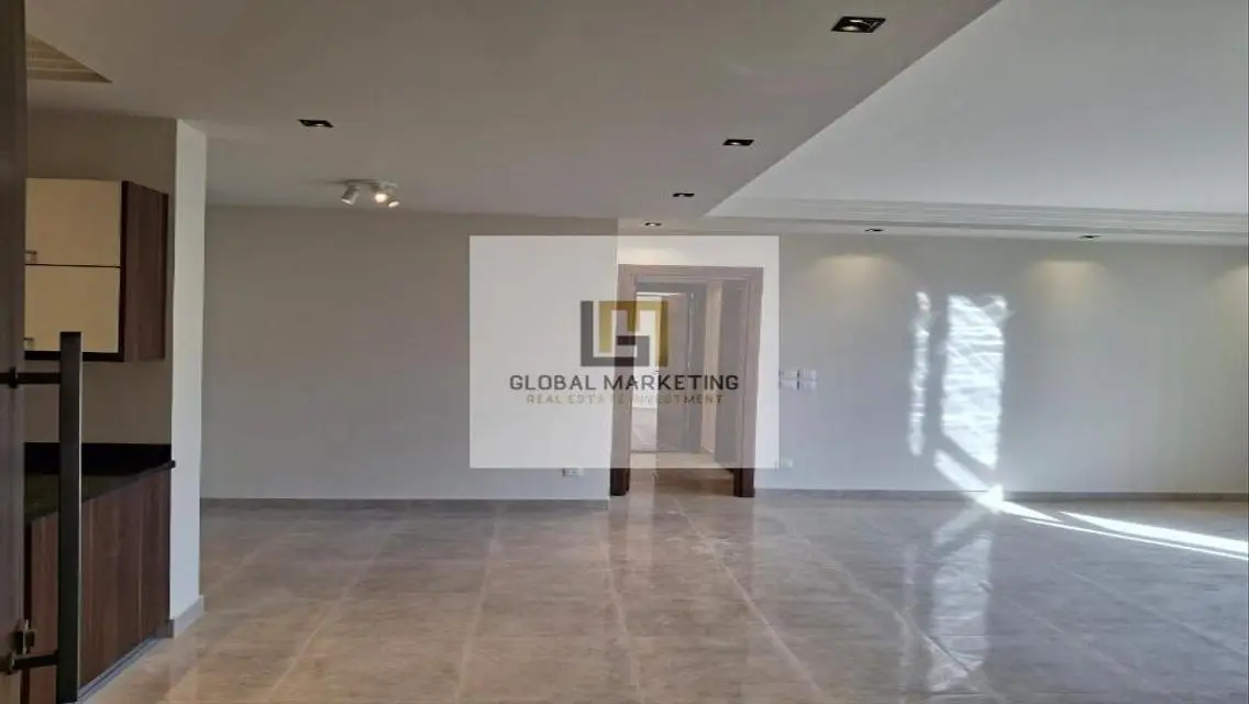 The most luxurious ground floor with a garden for
