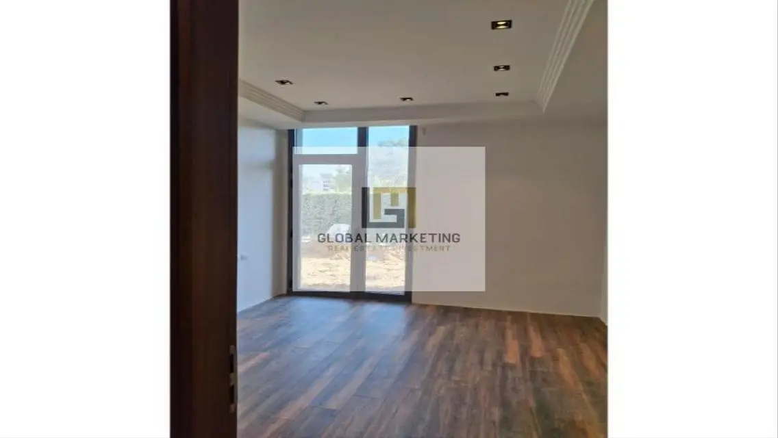 The most luxurious ground floor with a garden for